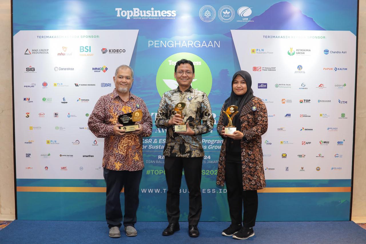 Prestasi Gemilang Grup Pertamina Hulu Energi (PHE): Badak LNG Raih 3 Penghargaan TOP CSR Awards Berkat Program MENARA MARINA